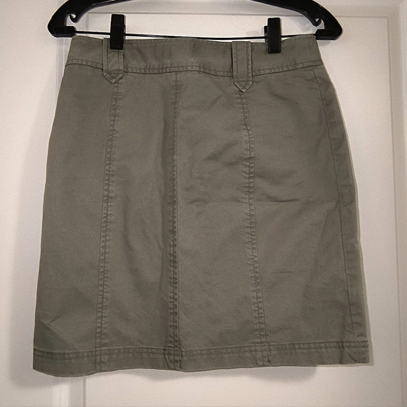 Banana Republic Green Cargo Pockets Mini Skirt - Picture 4 of 16